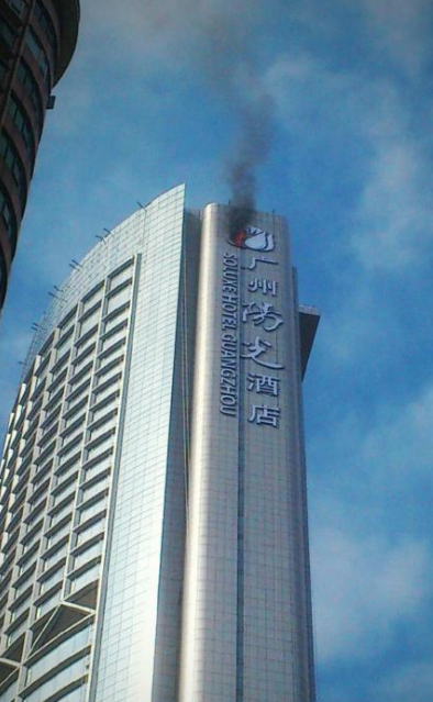 百米高樓頂上的發光字是怎么裝配上去的—兩千一天的作事有多危險7