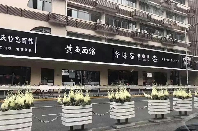 走在街上，察覺店鋪標牌如法泡制，統一式商鋪廣告牌有需要嗎？2