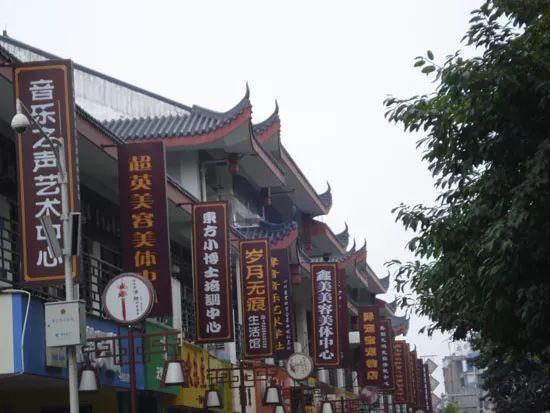 中國街道戶外廣告牌有多野？瞅瞅這些讓人笑掉大牙的品牌名31
